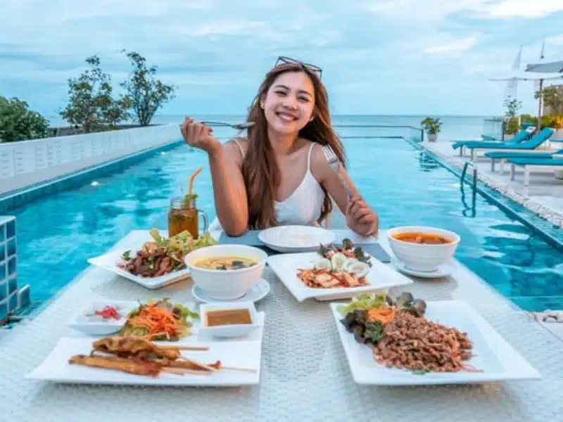 ซีทัชพูลบาร์ Sea Through Pool Bar - The Rock Hua Hin