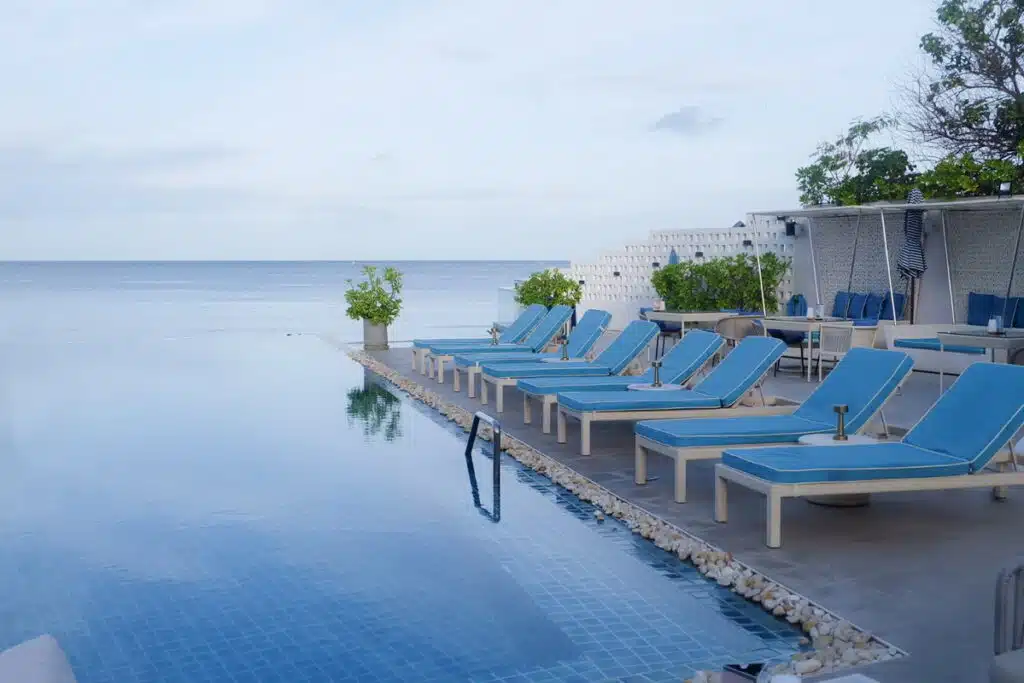 Hua Hin Luxury Retreat: Cool Season Beaches and Romantic Coastal Getaways